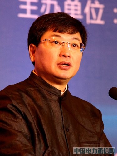 图文:中国联通总经理陆益民发言